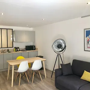 Le 17 Faubourg Apartment